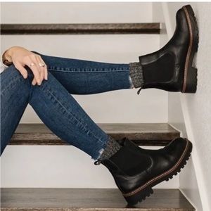 Caslon Miller Chelsea Boots black pull on Size 9